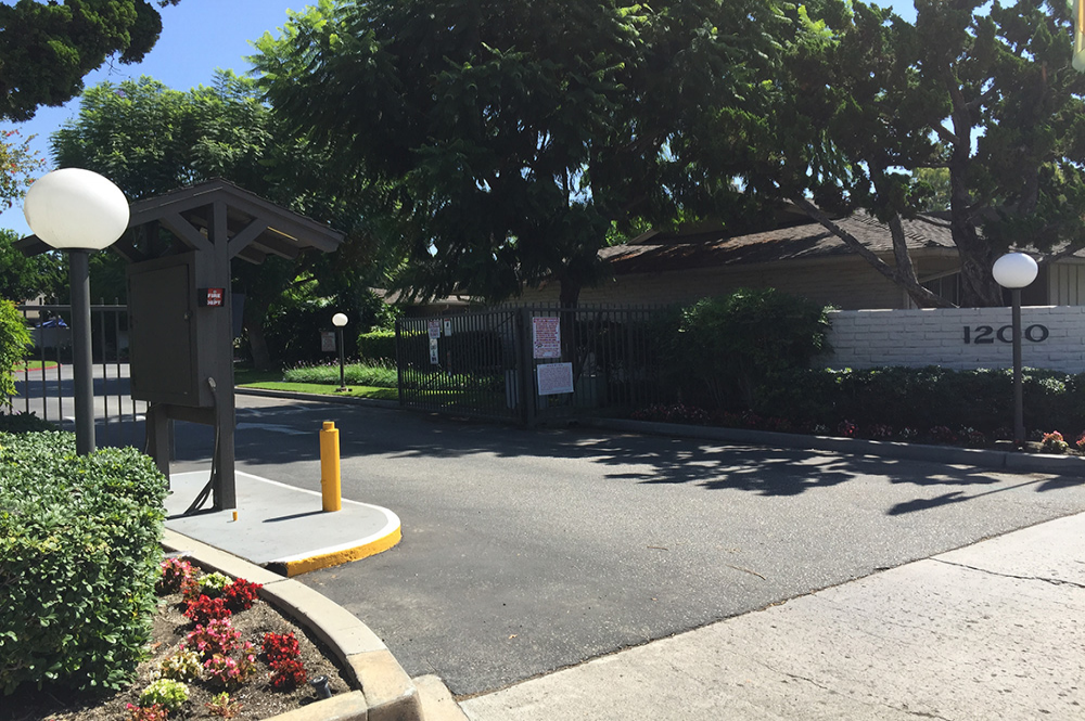 Thank you for viewing our Outside pics 6 at Fullerton Townhouse Apartments in the city of Fullerton.
